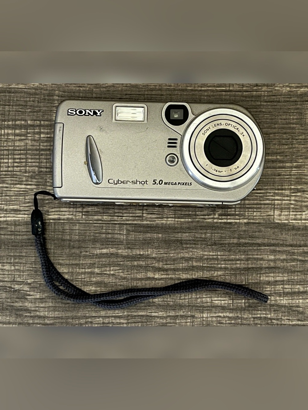 Sony Cyber-shot DSC-P92 5.0 Megapixel Digital Camera